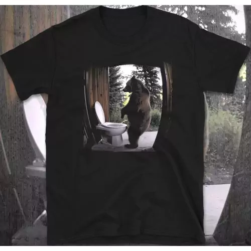 Bear's Bathroom Break: Hilarious Wildlife Moment T-Shirt